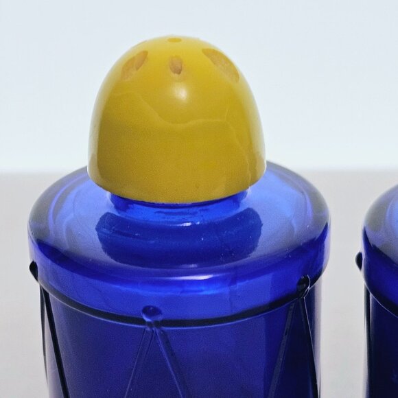 Hazel Atlas Drums Salt Pepper Shakers Cobalt Glass blue 3" yellow lid vtg - Picture 3 of 8